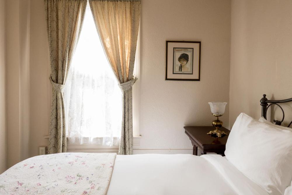 Deluxe King Suite interior